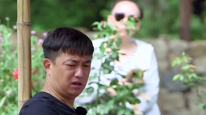 黄老师的呕吐声被玩坏了 巴图居然没事喜欢啃脚？