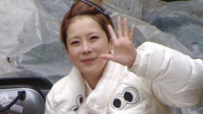 素颜海清出镜美美哒 李解变身浮夸导演没眼看