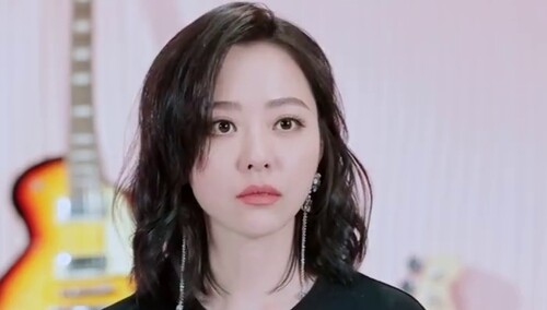 嗨唱彩蛋：急急急！张靓颖在嗨唱的舞台到底唱什么歌啊 好想知道！