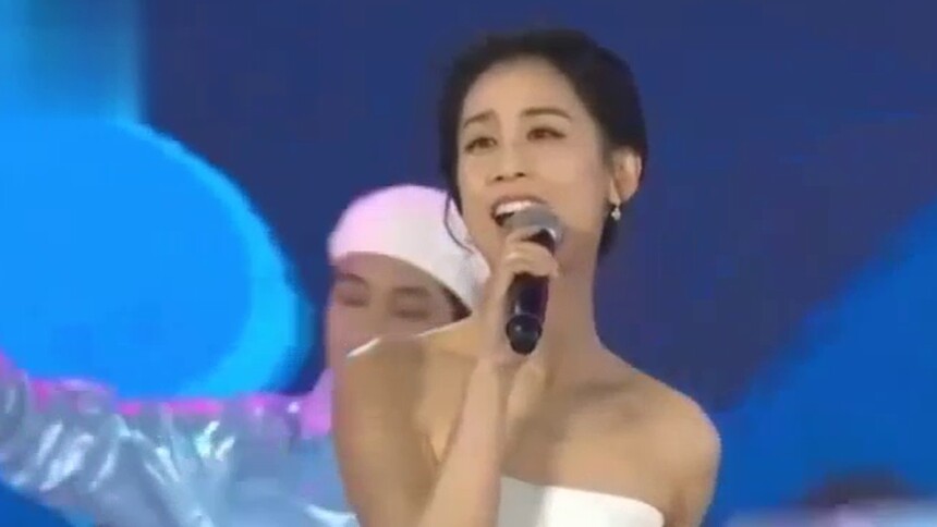 海南岛国际电影节开幕式李兰迪 孙艺洲 邢菲 于朦胧等青年演员合唱热情洋溢
