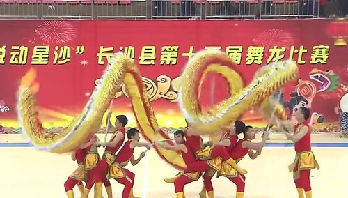 长沙县：龙腾狮舞闹元宵 高桩台上显功力