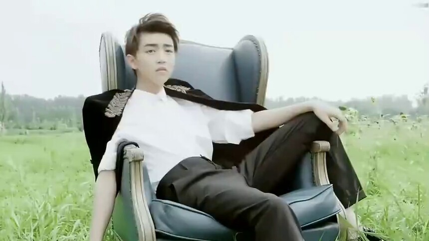 王俊凯，沐浴阳光的少年，美好的样子