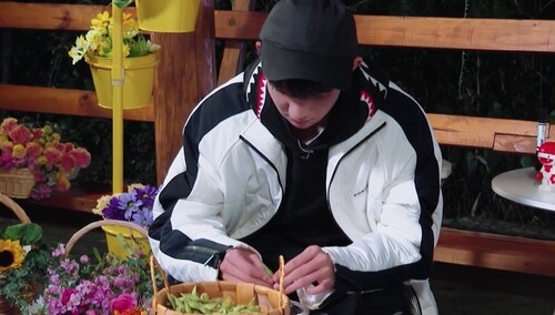 剥毛豆这么难的吗？ 王源贾乃亮挑战一分钟剥10颗毛豆