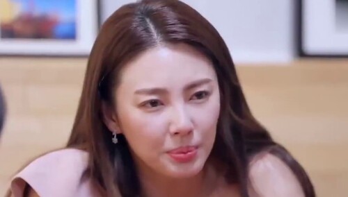 张雨绮含泪谈舆论对孩子的影响