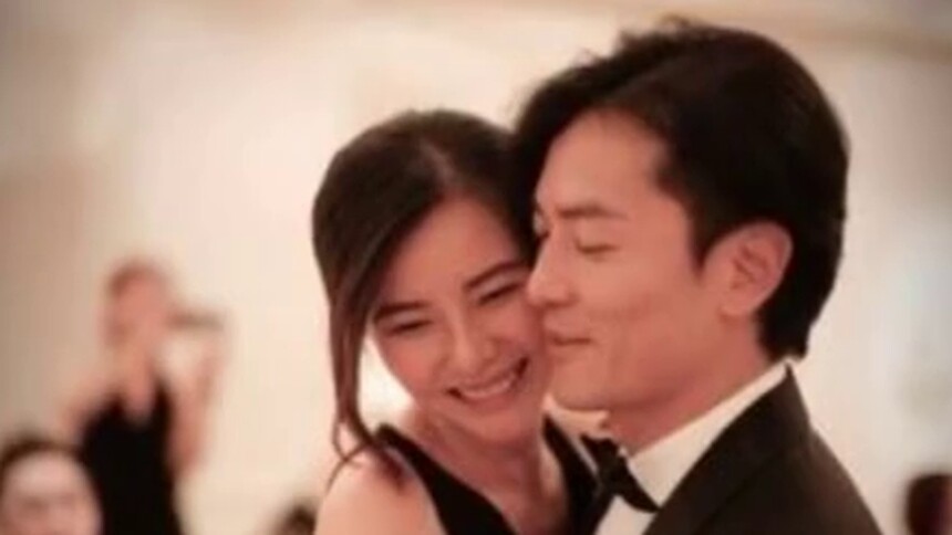 郑伊健和蒙嘉慧结婚六年很少秀恩爱，这回真是实力宠妻了！