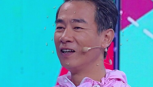 儿歌唱出喜剧效果 陈小春遭遇歌手生涯滑铁卢