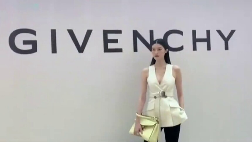 【IF时尚】何穗亮相活动，冷白皮真的太美了