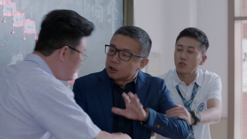 江奇龙参加家长会推销自己，天昊拉都拉不住！