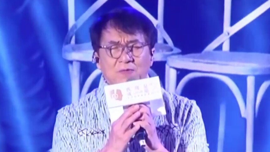 成龙曝在家地位最低 新歌送老婆林凤娇结果把她唱哭