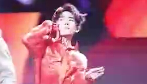 易烊千玺韩宇隔空battle  真·神仙打架