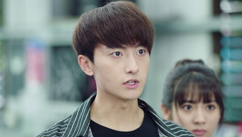 《班长“殿下”》第20集看点：顾梓晨一人对打十个！这护妻的男友力爆棚