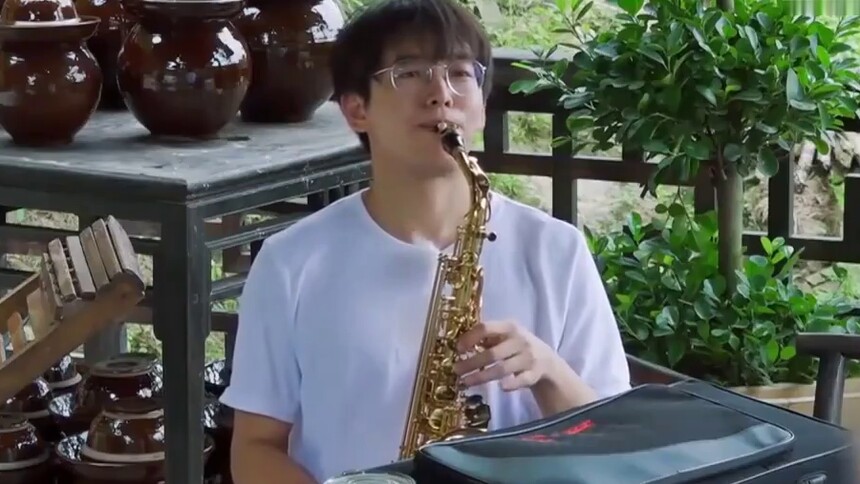 彭昱畅强行吹萨克斯！陈赫听完不快乐了