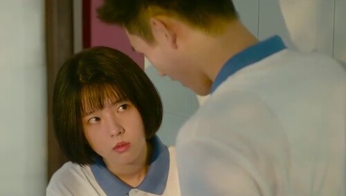 陈飞宇何蓝逗建立“革命友谊”