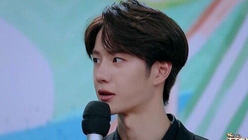 涵哥问《陈情令》受大家喜爱的原因 王一博：剧本好感情细腻