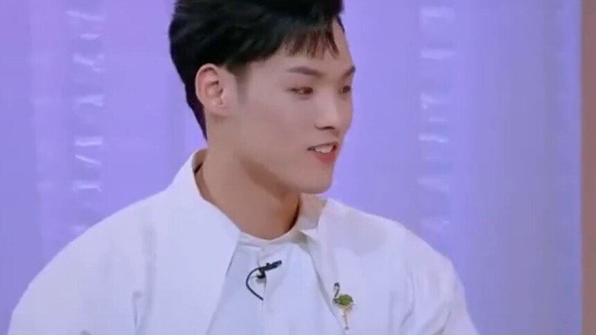 《天天向上》金晨董又霖美食情缘小剧场，首页速速点开看偶像剧！