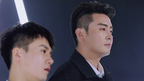 首席满员谁将被拉回替补席位？张英席赵越在线发起请教