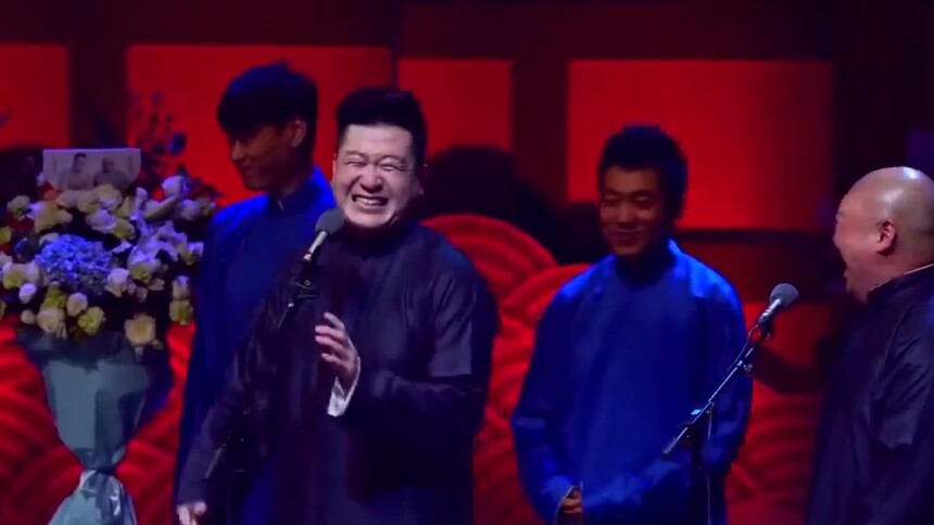 【爆笑生活小剧场】德云社：张鹤伦叫错演员名字，观众喊退票，张鹤伦：要我也退票！