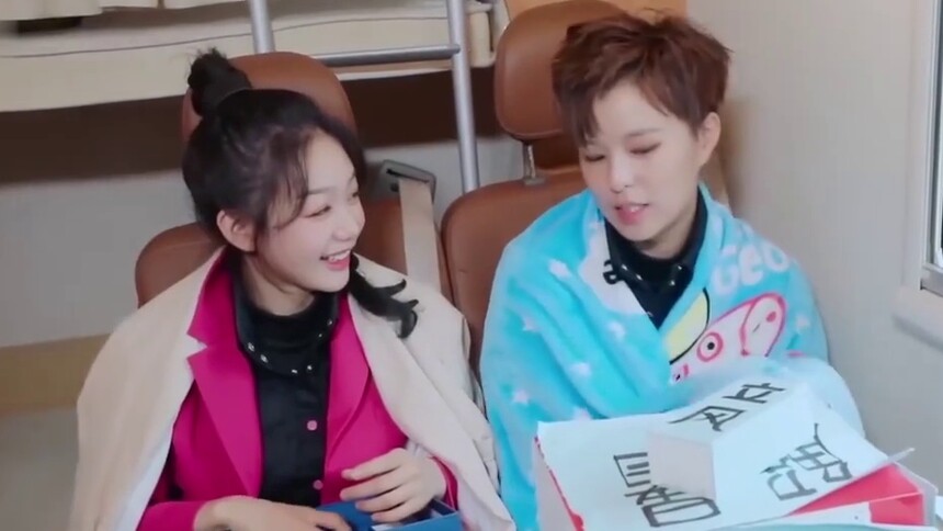火箭少女101研究所杨芸晴单人CUT，Sunnee杨芸晴拆礼物