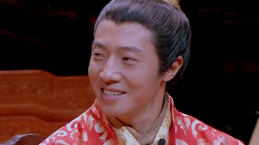 撒太子穿红袍耍赖“入洞房” 地主家的傻儿子亮瞎狗眼