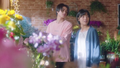 《哪里有彩虹告诉我》第11集看点：会撩！风早送花给小喃