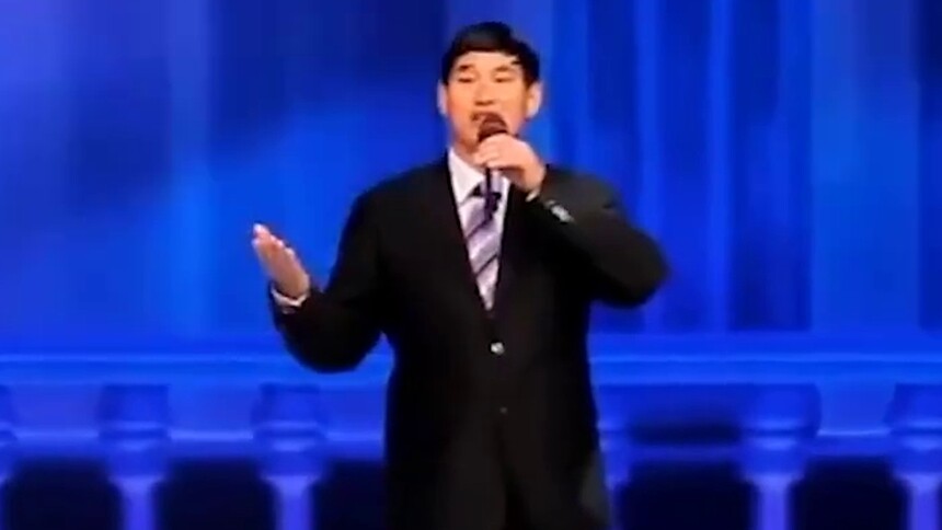 “大衣哥”朱之文传来不好消息！被大铁锤砸中，目前伤势不明