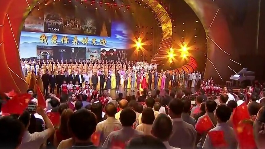 老中青三代文艺工作者同台 礼赞新时代！贾乃亮孙怡同台朗诵 张俪彩排热泪盈眶！