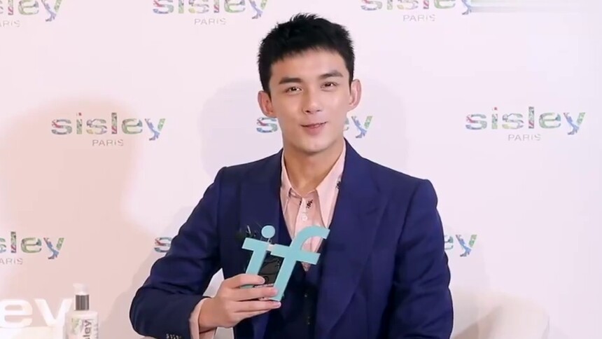 【IF时尚】吴磊第一次进网吧，一副没见过世面的亚子太可爱了吧！