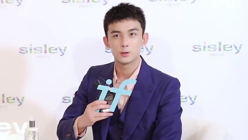 【IF时尚】吴磊美妆博主首秀，霸王纯爷们儿会给自己的情话技能打多少分？