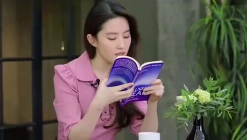 建议出一本《跟着漂亮姐姐学英语》，韩雪倪妮周冬雨还有神仙姐姐刘亦菲！光听着都是享受啊