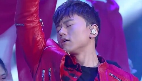 《2020湖南卫视春晚》精彩回顾：张杰《一路之下》带你释放自我