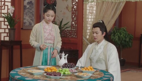 《锦衣之下》独家花絮：陆大人改词玩穿越 吃货夏人设不倒