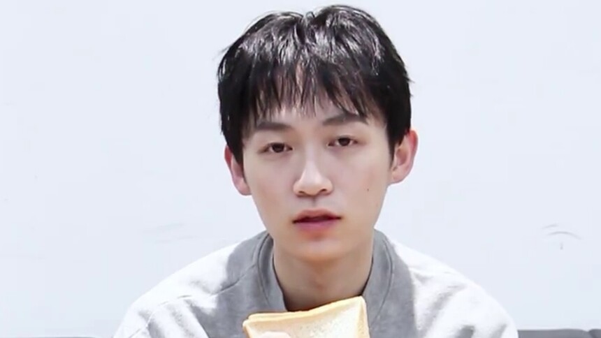 【浮夸情报站】查杰挑战一分钟吃两片吐司面包