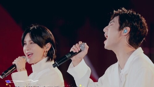 爷青回！尚雯婕UNINE李振宁湖大唱响《骄傲的少年》 百名学子高声合唱热血沸腾