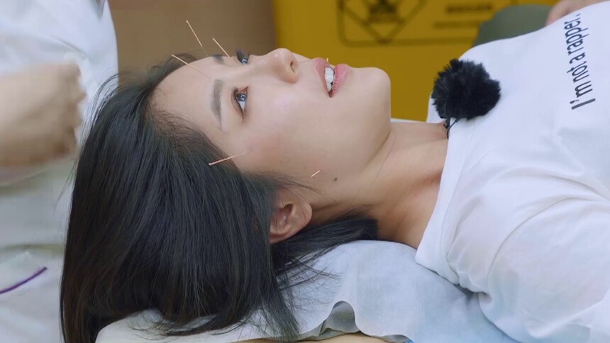 赵奕欢爸爸直喊晕针！赵奕欢李伯恩针灸健康初体验