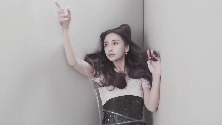 【时尚芭莎】十一月刊：Angelababy 鲜花与争议相辅相生
