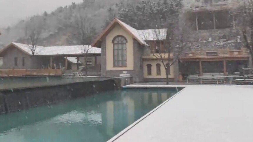 济南九如山：木屋寒山戏飞雪
