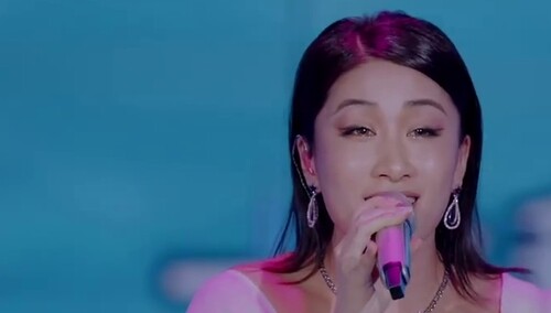 纯享：刘明湘深情演绎《漂洋过海来看你》 唱腔满满时代范儿