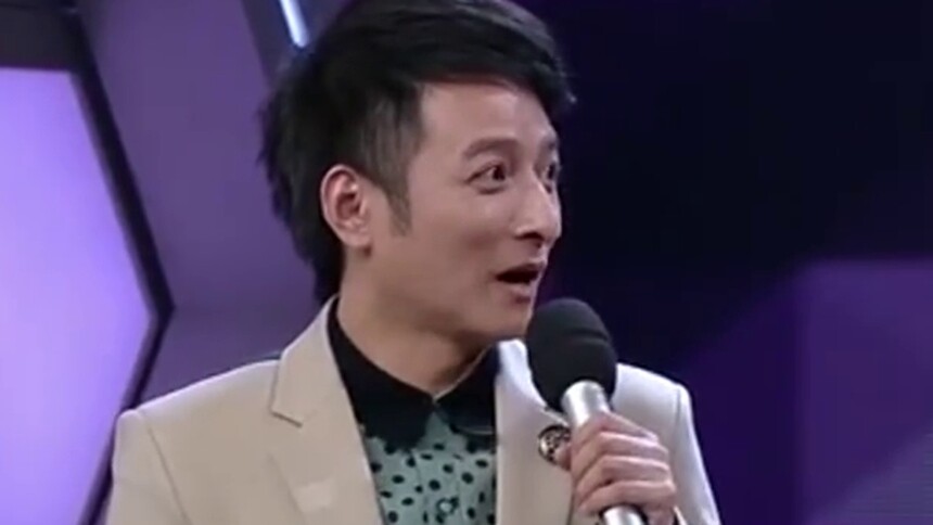 维嘉被曝家里沙发上躺满娃娃