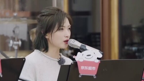 万茜李斯丹妮唱男声超A 贾乃亮王子异唱女声撒娇？