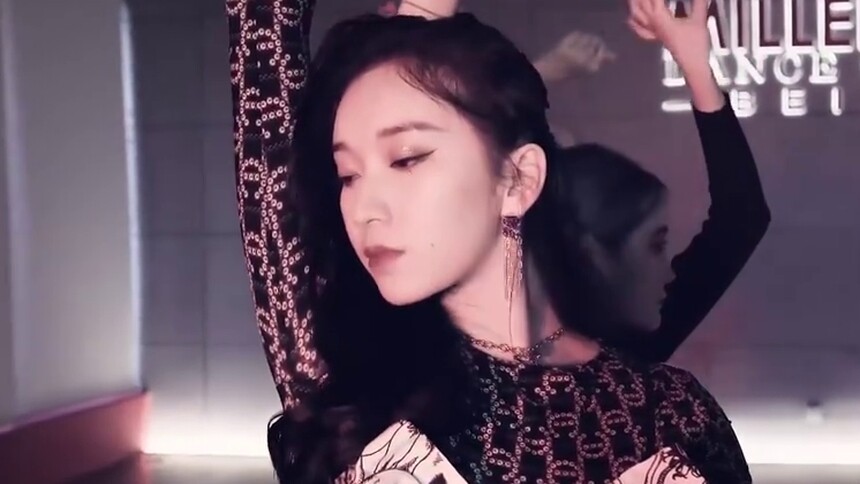 刘令姿《Slay like me》舞蹈练习室！表情管理绝美！