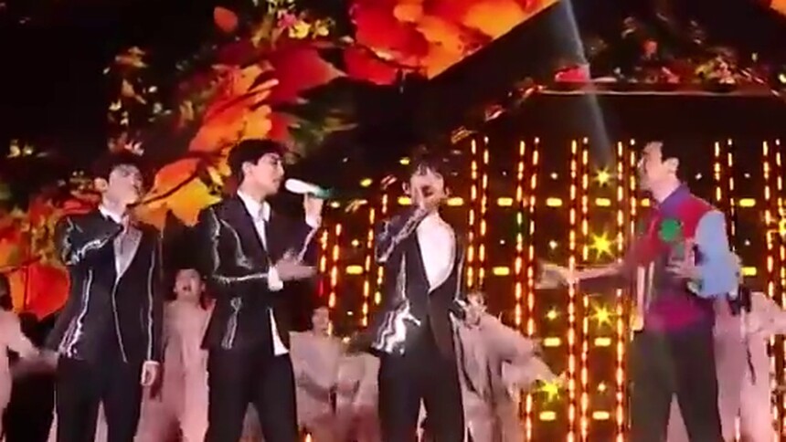 《湖南卫视跨年演唱会》回顾：TFBOYS温拿乐队划时代合唱
