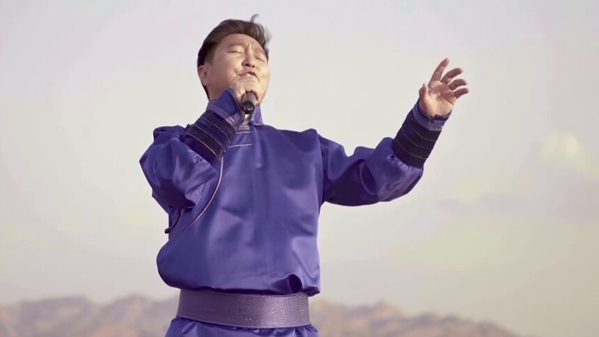 呼斯楞：【蒙古族歌手呼斯楞唱出牧民奔小康的力量 】