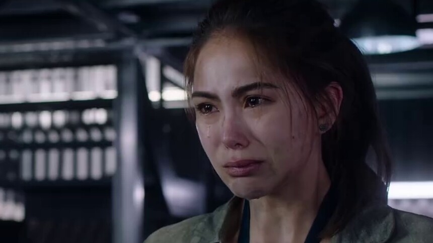 面对母亲的遗物昆凌情绪失控