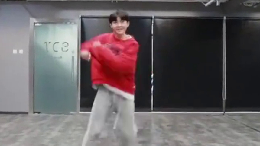 UNINE个人练习室：管栎练习室2