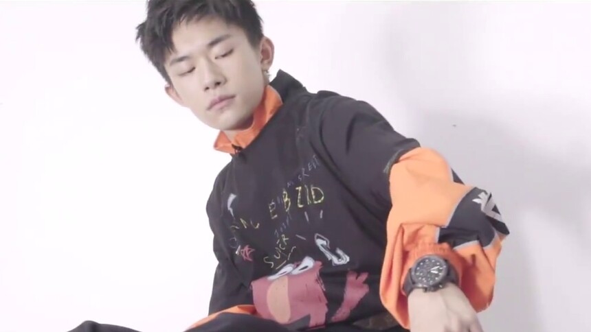 来感受易烊千玺和高桥拉拉的神仙片