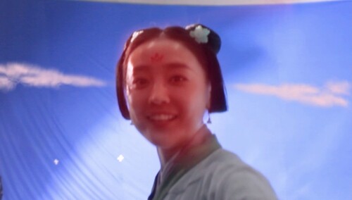 摘星花絮亭01：落水美人鱼水下“练功”？何花吐槽狗刨式有点糗