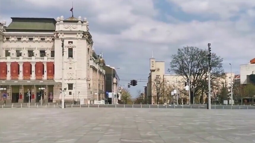 星期日 贝尔格莱德的街头静悄悄