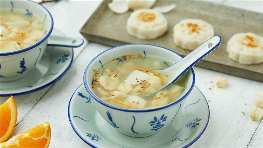 【美食台】百合两吃 进入初夏，清热降火的需求提上议程！高颜值鲜百合小点送上