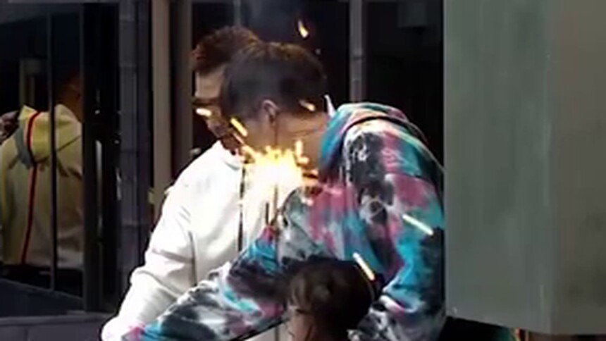 麦咭的朋友圈：师徒携手炸弹密室成功闯关 于洋爆笑灭引线