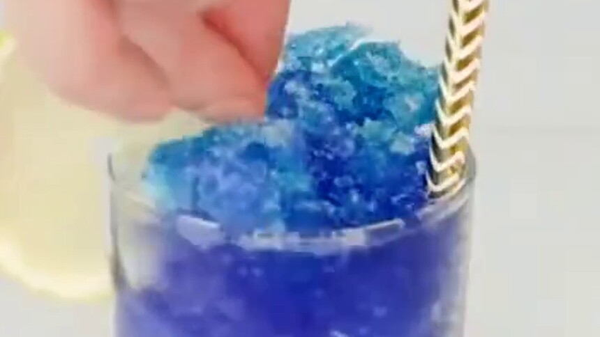 听说这杯星空特饮，能把整个银河喝进肚子里！